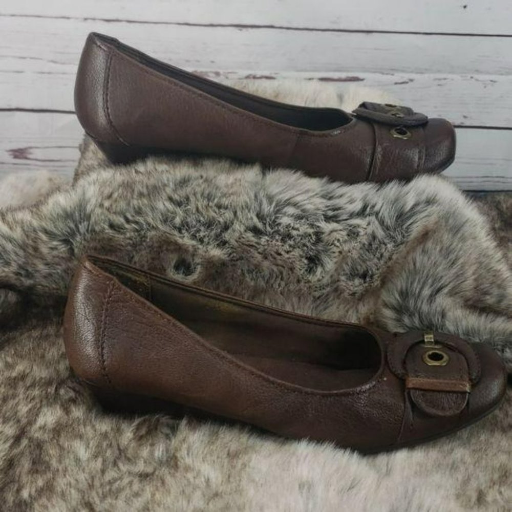 BareTraps Brown Buckled Slip On sz 8.5 Flats